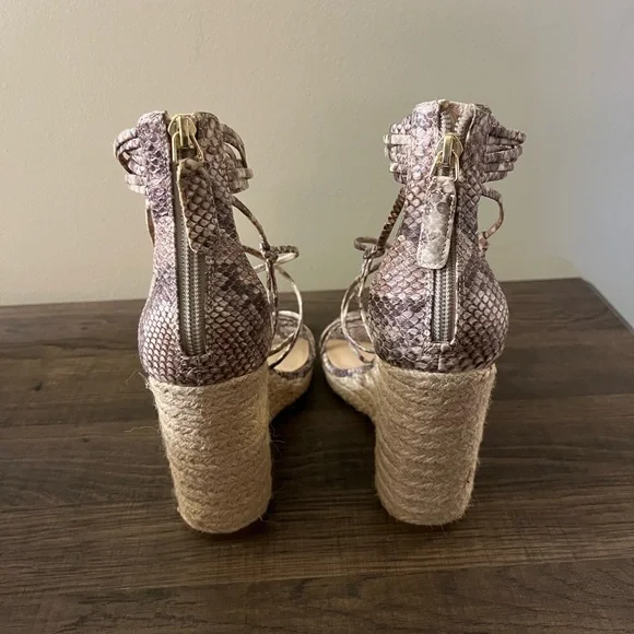 Jennifer Lopez Wedges - Picture 3 of 6